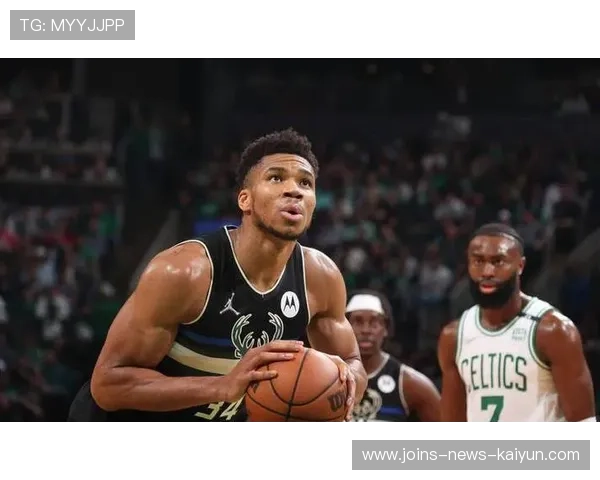 字母哥给球队写激励话,挂更衣室中被拍照传播 字母哥给球队写激励话,挂更衣室中被拍照传播