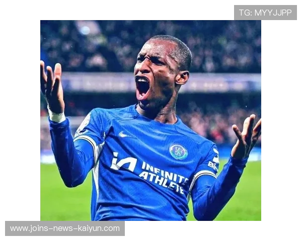 切尔西前锋禁区内抢点打进关键球